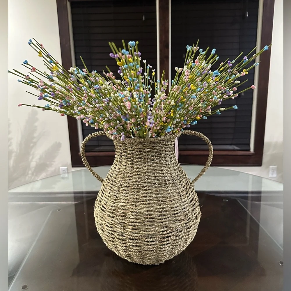 🌸New rattan banquet with Multicolor Floral Accents